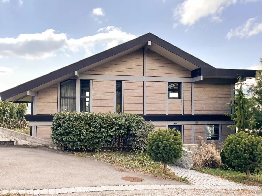 facade en bois de villa